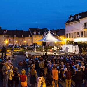 Tourisme Lons-le-Saunier Jura : animations musicales dans les rues, concert