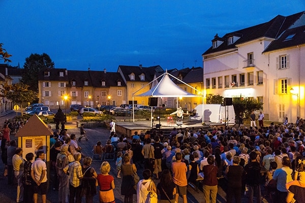 Tourisme Lons-le-Saunier Jura : animations musicales dans les rues, concert