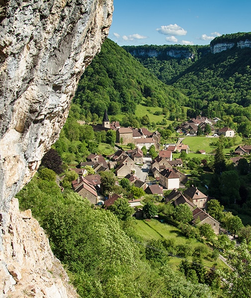 Tourisme Baume-les-Messieurs Jura : vue générale de Baume-les-Messieurs