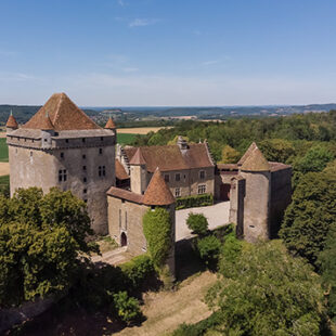 Tourisme Lons-le-Saunier Jura : vue générale du château du Pin