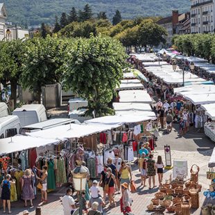 Tourisme Lons-le-Saunier Jura : marché alimentaire de Lons-le-Saunier