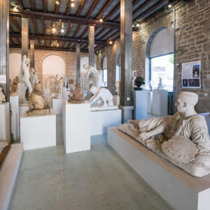 Tourisme Lons-le-Saunier Jura : intérieur du Musée des Beaux-Arts de Lons-le-Saunier