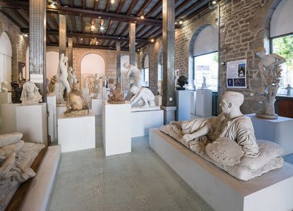 Tourisme Lons-le-Saunier Jura : intérieur du Musée des Beaux-Arts de Lons-le-Saunier