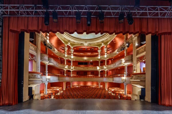 Tourisme Lons-le-Saunier Jura : Intérieur du théâtre de Lons-le-Saunier