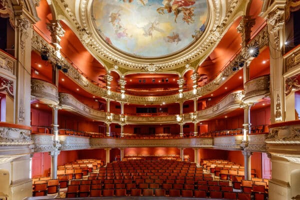 Tourisme Lons-le-Saunier Jura : Intérieur du théâtre de Lons-le-Saunier