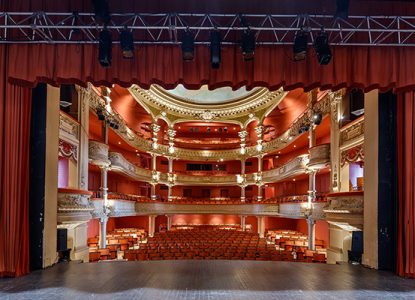 Tourisme Lons-le-Saunier Jura : Intérieur du théâtre de Lons-le-Saunier