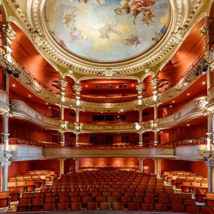 Tourisme Lons-le-Saunier Jura : Intérieur du théâtre de Lons-le-Saunier