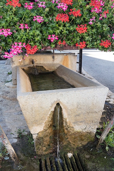 Tourisme Lons-le-Saunier Jura : fontaine à Moiron