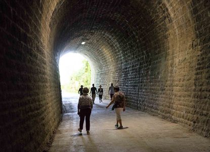 Tourisme Lons-le-Saunier Jura : tunnel de la voie verte à Perrigny