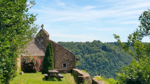 Tourisme Lons-le-Saunier Jura : Ermitage à Conliège (aire de pique-nique)