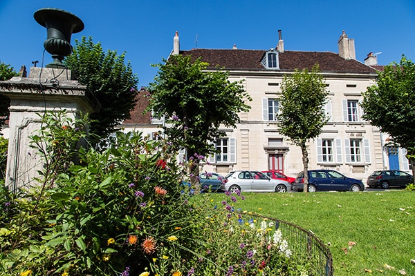 Tourisme Lons-le-Saunier Jura : Place Bichat