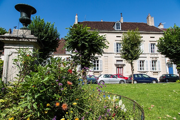 Tourisme Lons-le-Saunier Jura : Place Bichat