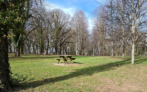 Tourisme Lons-le-Saunier Jura : aire de pique nique à Montciel