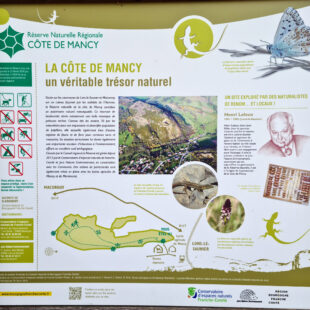 Tourisme Lons-le-Saunier Jura : panneau sur Côte de Mancy, réserve naturelle