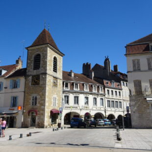 Tourisme Lons-le-Saunier Jura : Beffroi de Lons-le-Saunier, place de la Liberté