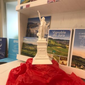 Tourisme Lons-le-Saunier Jura - Statuette Rouget de Lisle, auteur de La Marseillaise, né à Lons-le-Saunier (Jura). En vente à l'Office de Tourisme.