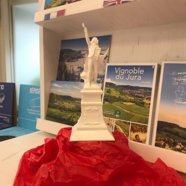 Statuette Rouget de Lisle, auteur de La Marseillaise, né à Lons-le-Saunier (Jura). En vente à l'Office de Tourisme.