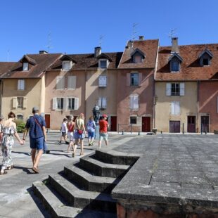 Visite guidée de la vieille ville de Lons-le-Saunier - Place de la Comédie