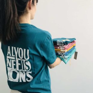Boutique Office de Tourisme Lons-le-Saunier : gamme All you need is Lons - tee-shirts