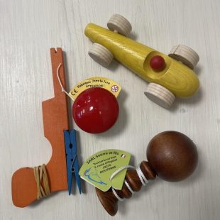 Boutique Office de Tourisme Lons-le-Saunier : jouets en bois fabriqués dans le Jura